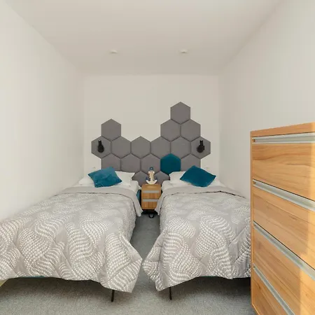 Marynarska Modern With Parking By Renters *